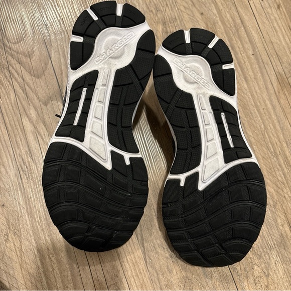 Under Armour Black Athletic Shoes - Picture 7 of 7